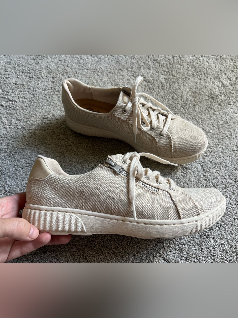 Clarks Caroline Echo Size 10 Sneakers Cream Beige Natural Metallic Shimmer Zip